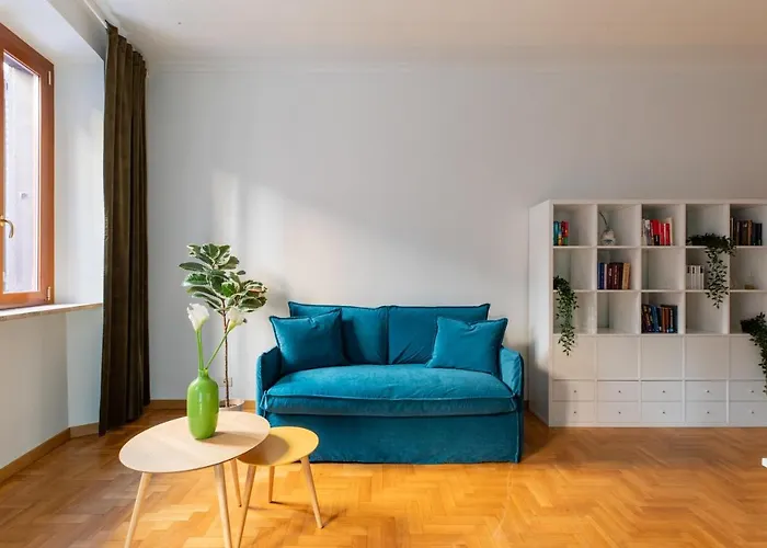 Iflat Spanish Steps Blue Apartment